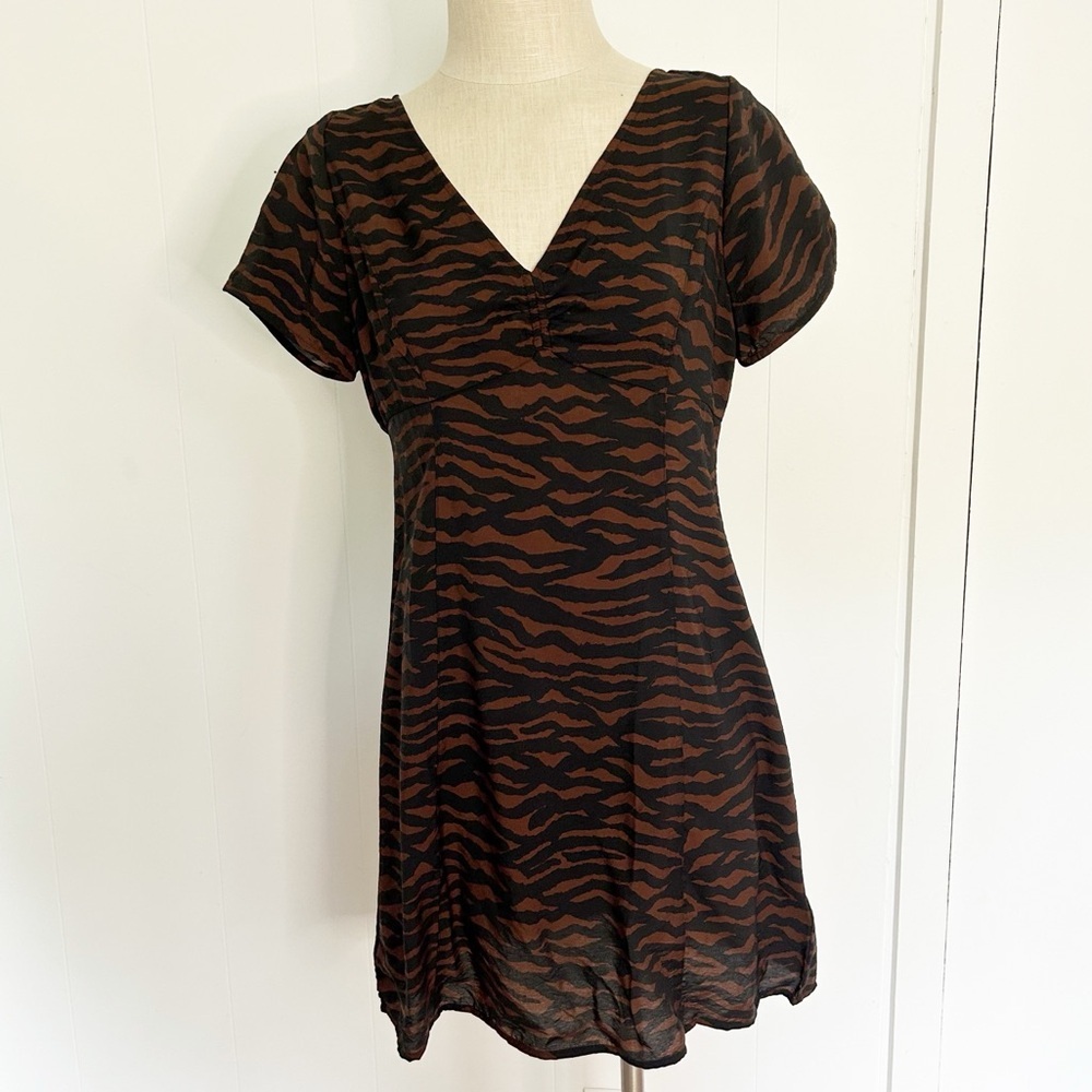 Madewell V-Neck Mini Dress in Abstract Animal Black Brown NWT Size 8 - Picture 3 of 10